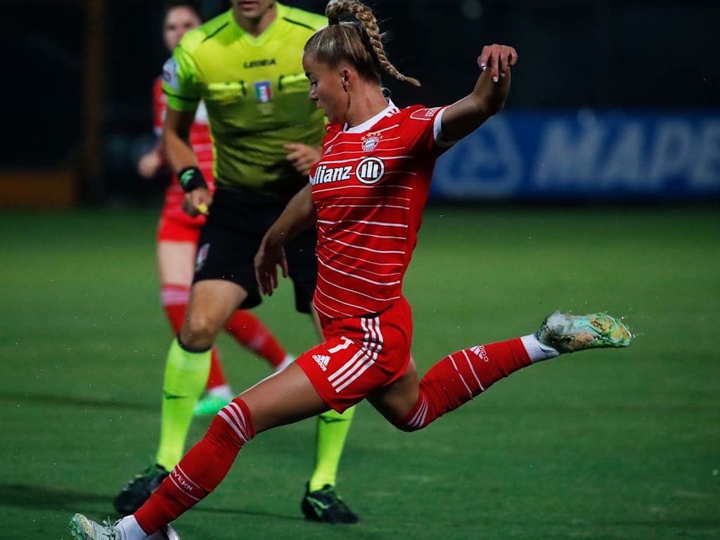 Giulia Gwinn beim Testspiel der FC Bayern Frauen gegen US Sassuolo Calcio