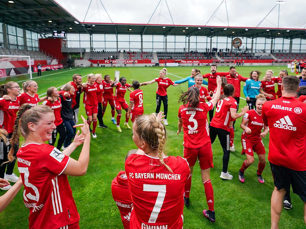 Jubel der FCB-Frauen am FC Bayern Campus.