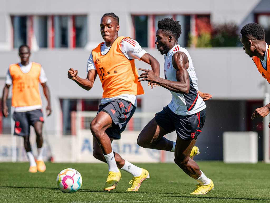 Alphonso Davies Training FC Bayern