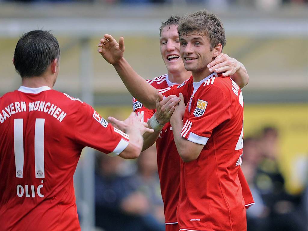 Thomas Müller celebra su primer gol en la Bundesliga