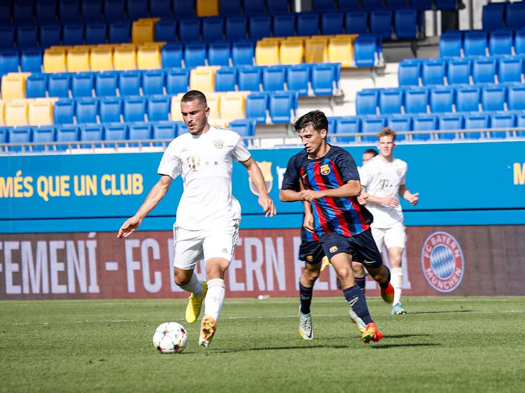 Die U19 des FC Bayern beim Youth League-Auswärtsspiel gegen den FC Barcelona.