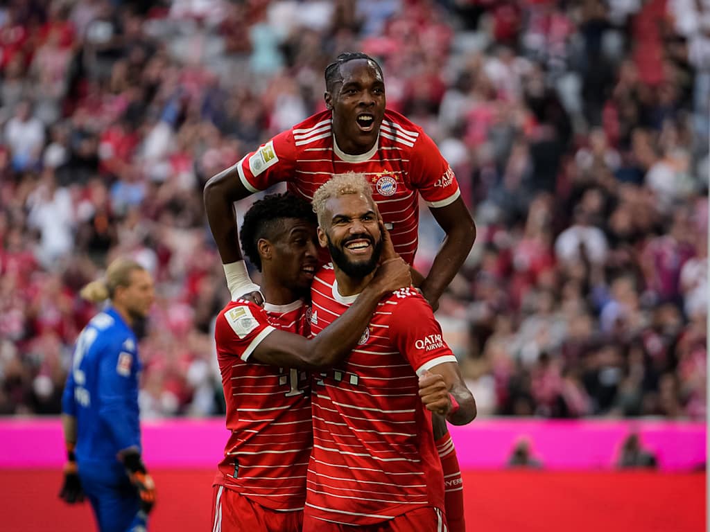 Mathys Tel, Eric Maxim Choupo-Moting, Kingsley Coman, celebración, FC Bayern