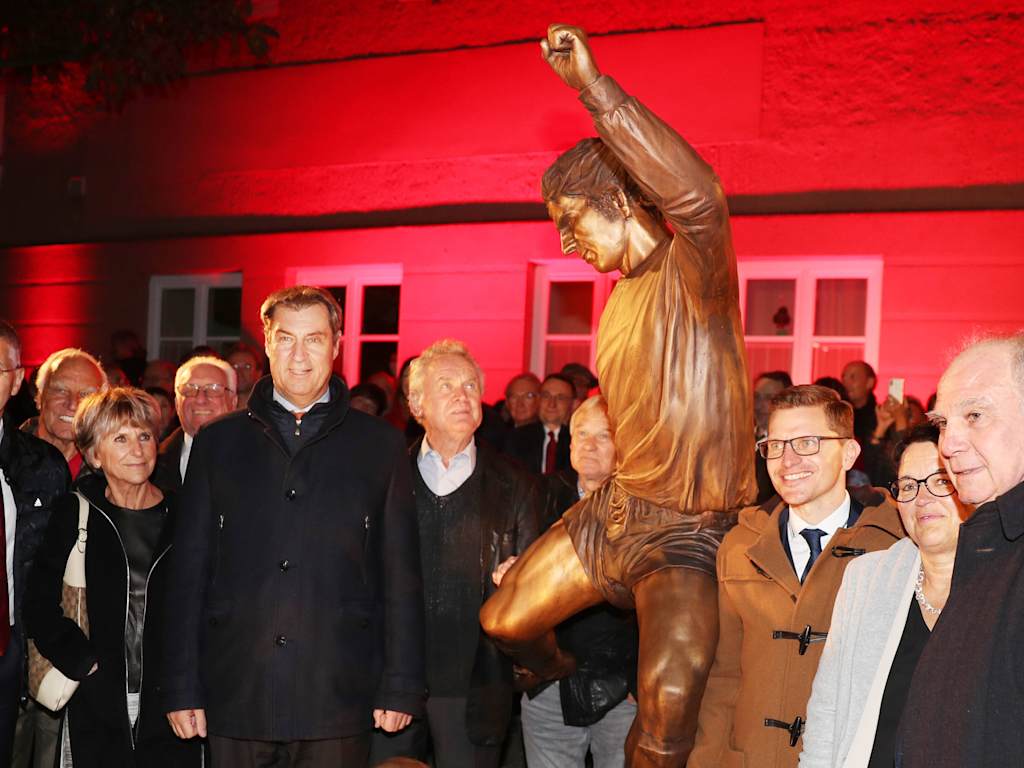 Gerd Müller Statue