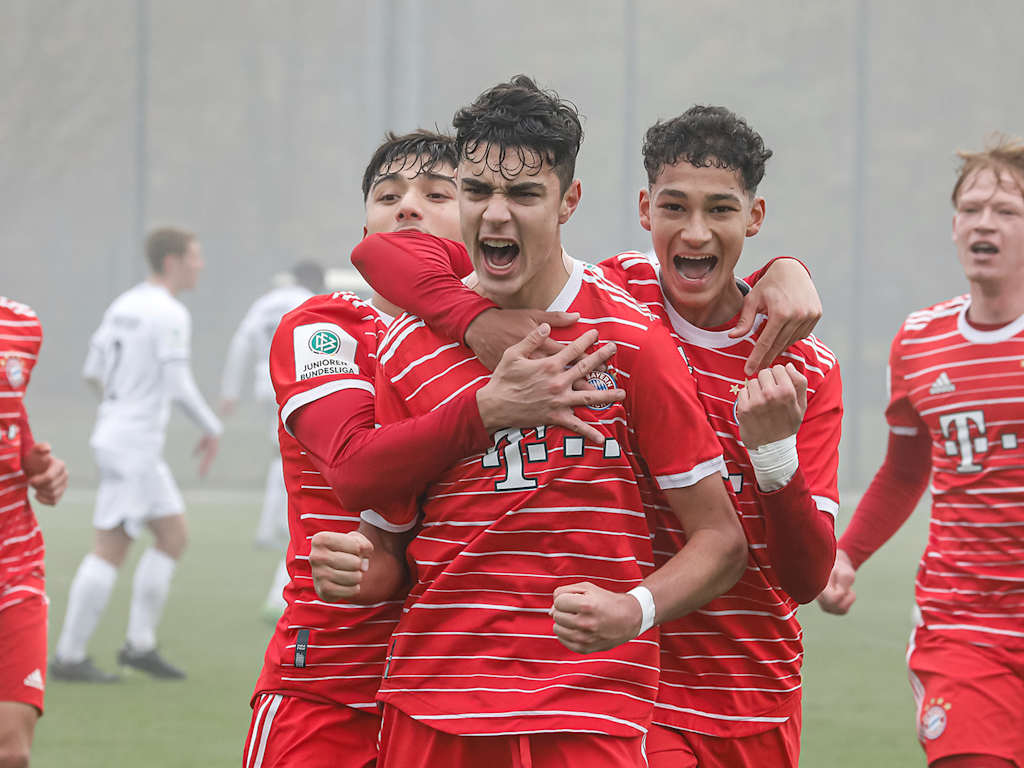 FC Bayern U19, Jubel, Aleksandar Pavlovic, Yousef Qashi