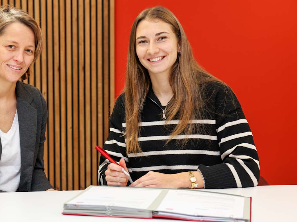 Katharina Naschenweng FC Bayern Frauen