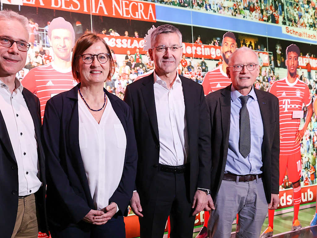 Hainer Spendenübergabe FC Bayern Museum