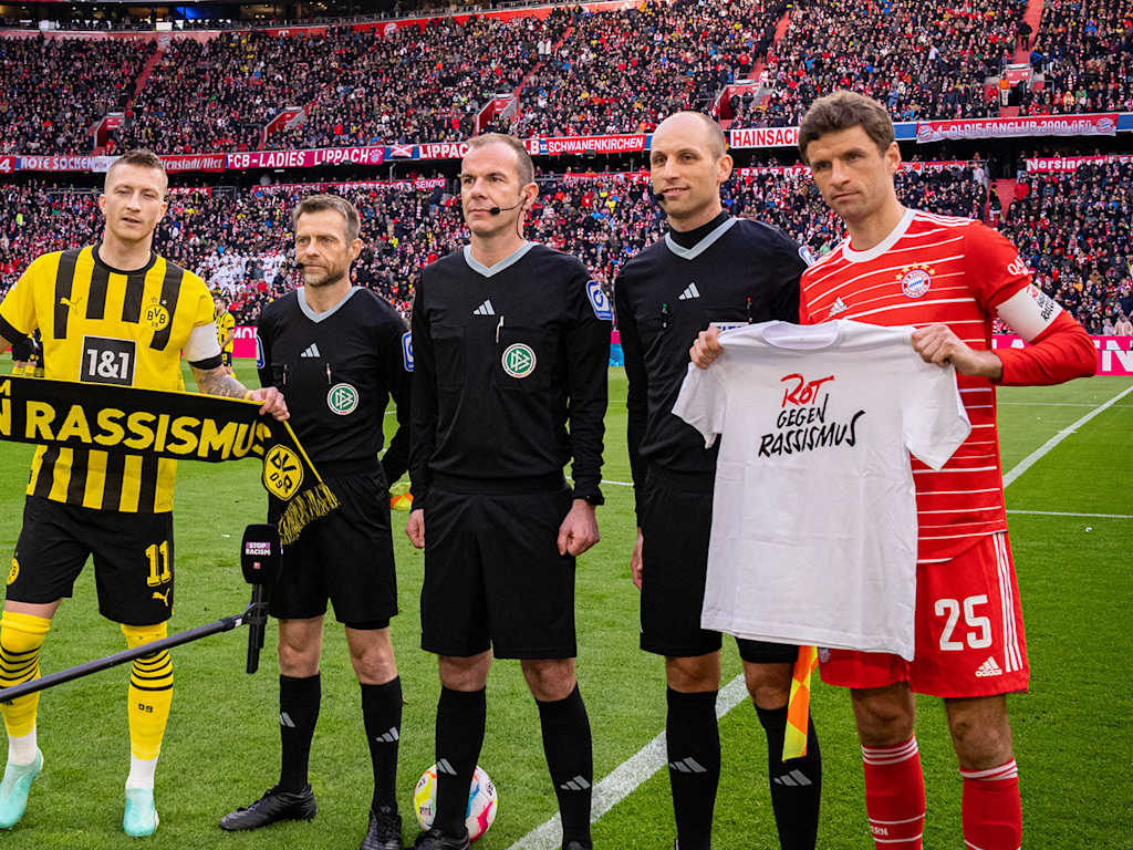 Roja contra el Racismo FC Bayern Borussia Dortmund