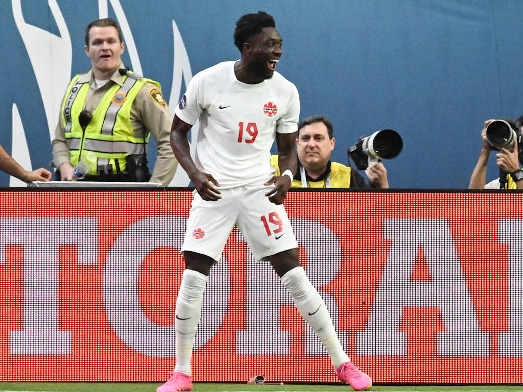 Alphonso Davies, FC Bayern, Länderspiele
