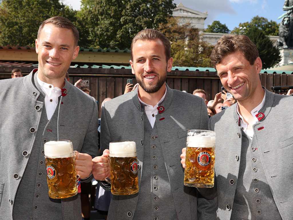 FC Bayern at the Oktoberfest