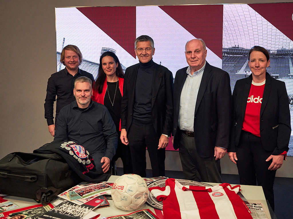 FC Bayern Erinnerungskoffer Hainer Hoeneß