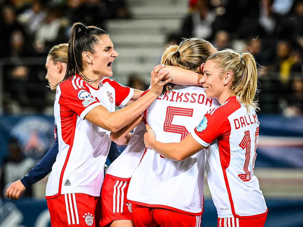 FC Bayern Frauen, Jovana Damnjanović, Linda Dallmann, Magdalena Eriksson, Jubel
