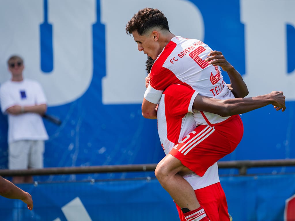 FC Bayern World Squad celebracion Hamburger SV U19