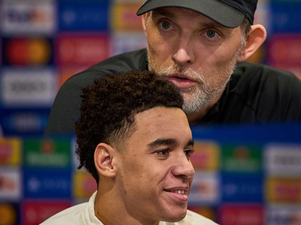 Pressekonferenz vor dem Spiel Manchester United vs. FC Bayern mit Thomas Tuchel und Jamal Musiala im Video