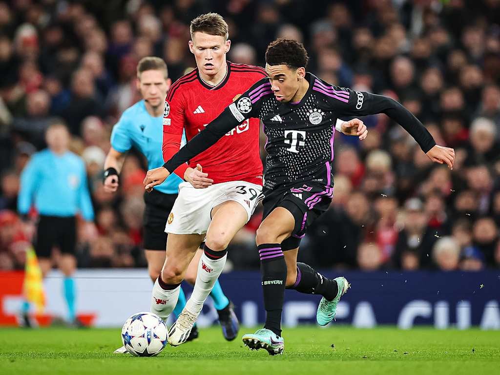 Szene der Partie Manchester United - FC Bayern in der Champions League