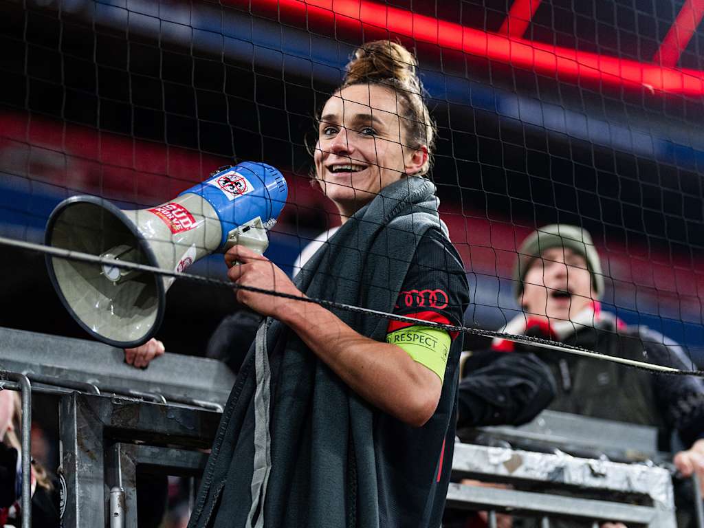 Lina Magull at the Allianz Arena with a megaphone