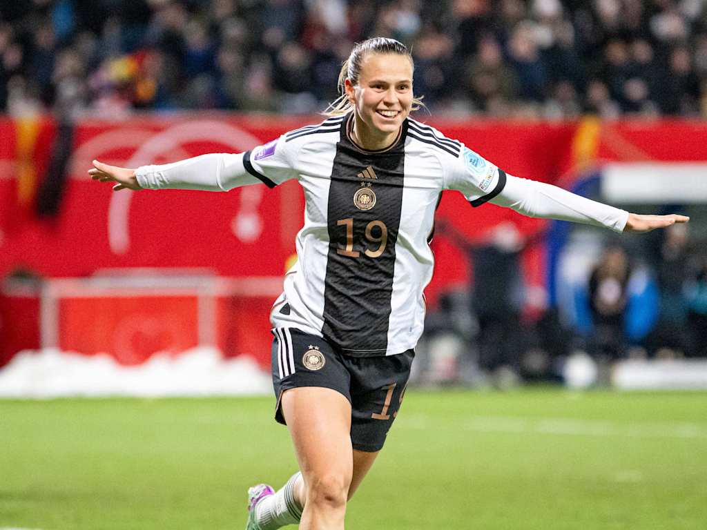 Bayern's Klara Bühl celebrating for Germany