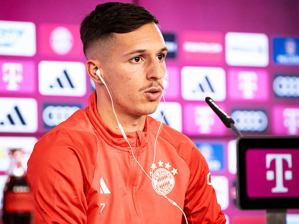 Bryan Zaragoza presentación FC Bayern
