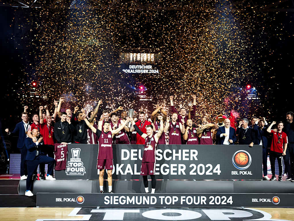Der FC Bayern Basketball als Deutscher Pokalsieger 2024