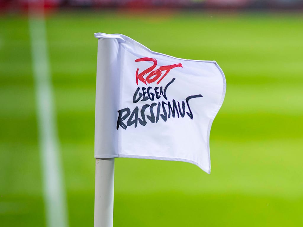 FC Bayern Roja contra el Racismo