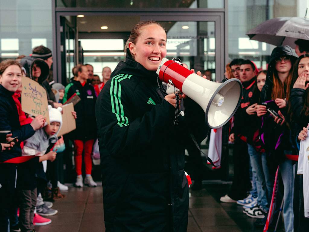 Sydney Lohmann verkuendet Fans ihre Vertragsverlängerung