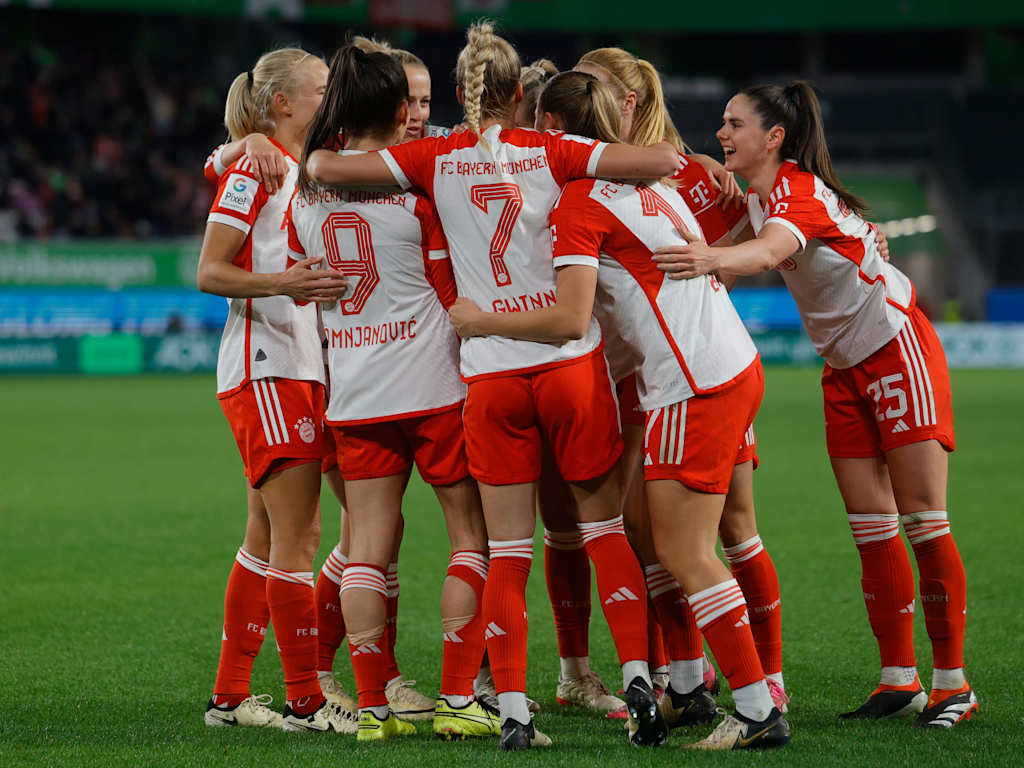 FC Bayern Women celebrate at VfL Wolfsburg
