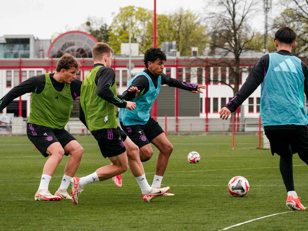 Training der FC Bayern Amateure vor dem Regionalliga-Spiel in Illertissen