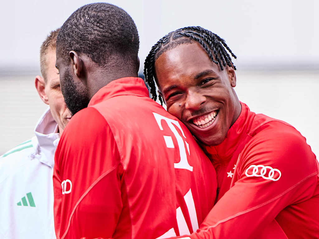 FC Bayern Training Säbener Straße Mathys Tel