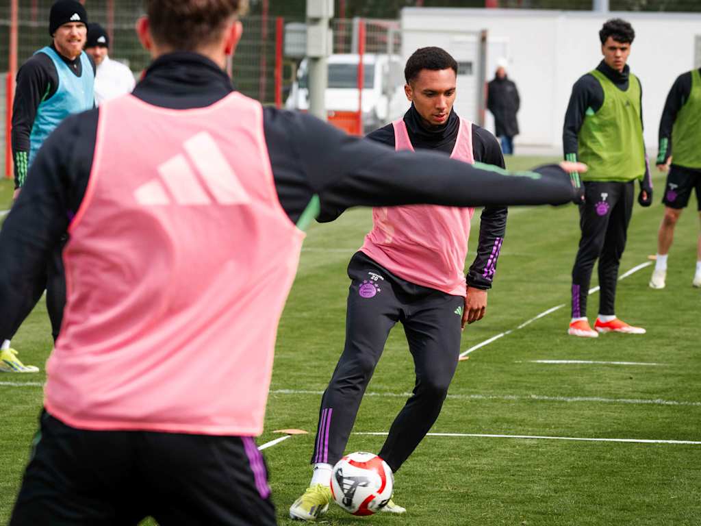 Training der FC Bayern Amateure vor dem Regionalliga-Spiel in Ansbach