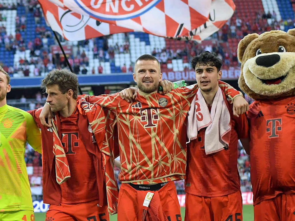 El FC Bayern celebra el final de temporada con Thomas Müller y Eric Dier ante la Südkurve