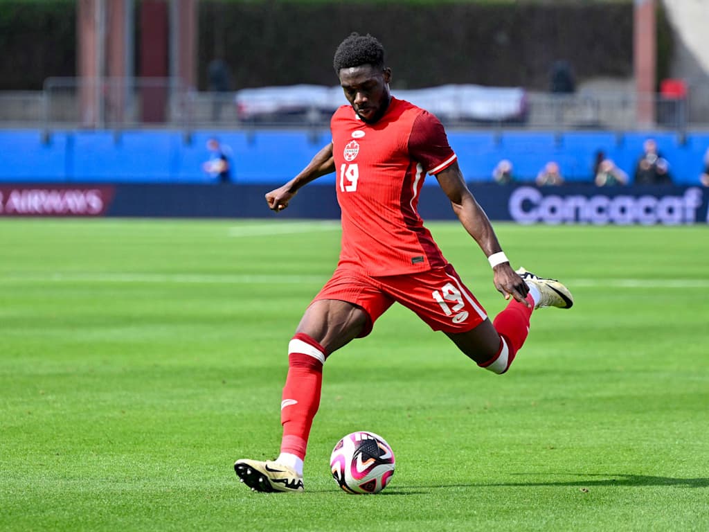 FC Bayerns Alphonso Davies im Trikot von Kanada