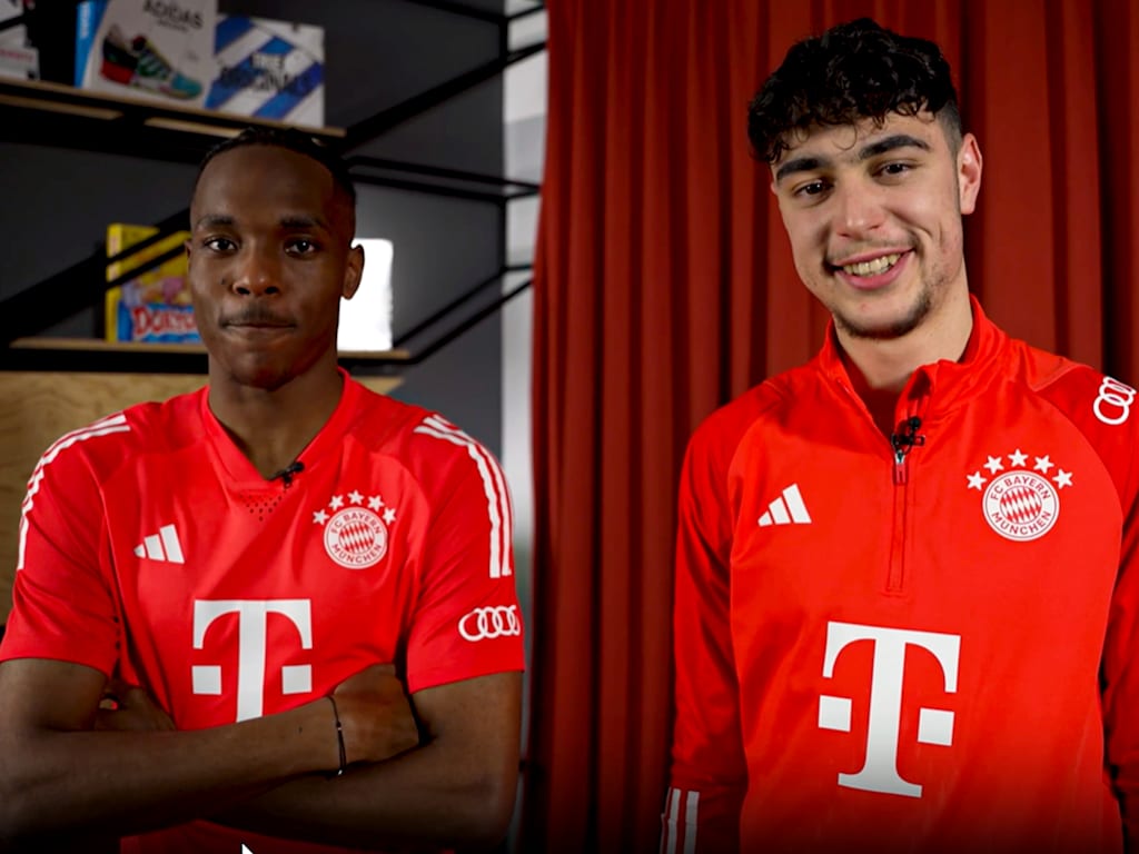 FC Bayern Gameshow mit Mathys Tel und Aleksandar Pavlovic