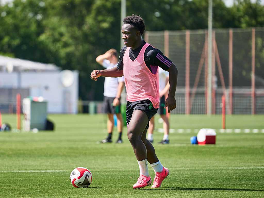Nestory Irankunda im Training der Amateure am Ball