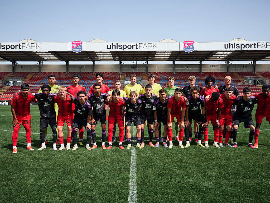 FC Bayern World Squad vs. Bayern U19s