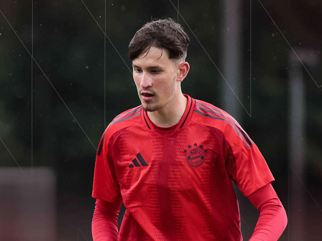 Porträt von Moritz Mosandl, der einen neuen Vertrag beim FC Bayern unterschrieben hat.