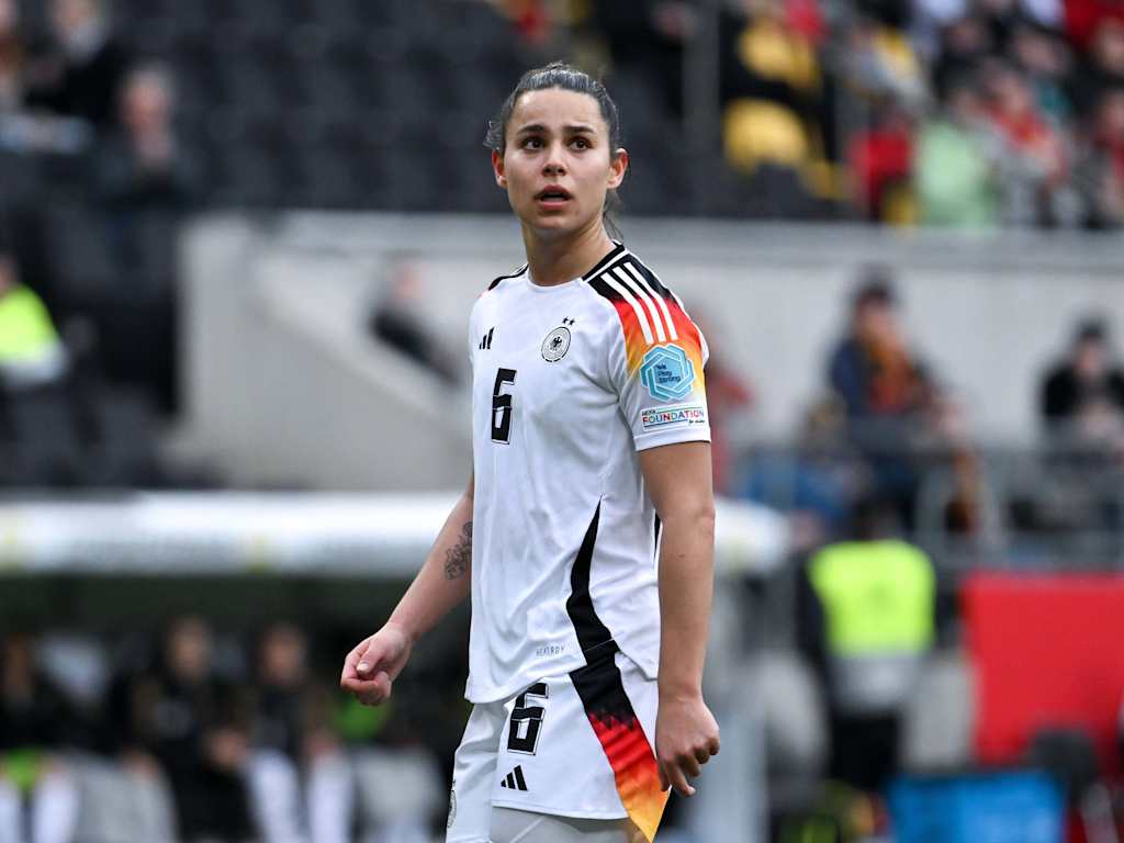 Lena Oberdorf von den FC Bayern Frauen im Spiel für Deutschland