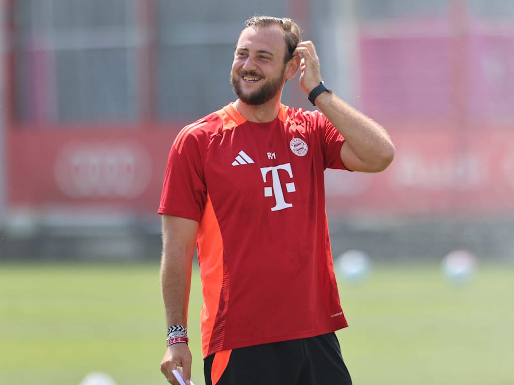 Rene Maric lacht im Training des FC Bayern