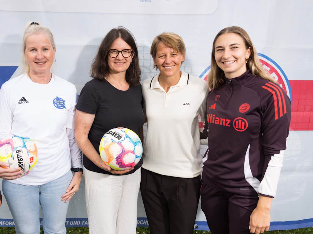 Bianca Rech, Katharina Naschenweng und Nathalie Bischof verkünden die Kooperation mit ,Mädchen an den Ball‘