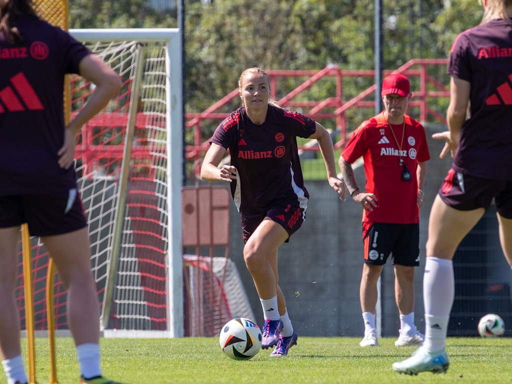 Glodis Viggósdóttir im Training der FC Bayern Frauen