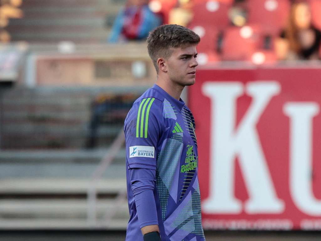 Porträt von Benjamin Ballis von den FC Bayern Amateuren.