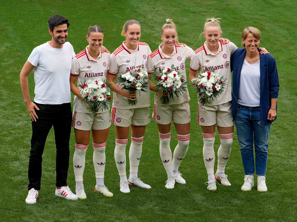 Die Bronzemedaillen-Gewinnerinnen der FC Bayern Frauen wurden geehrt.