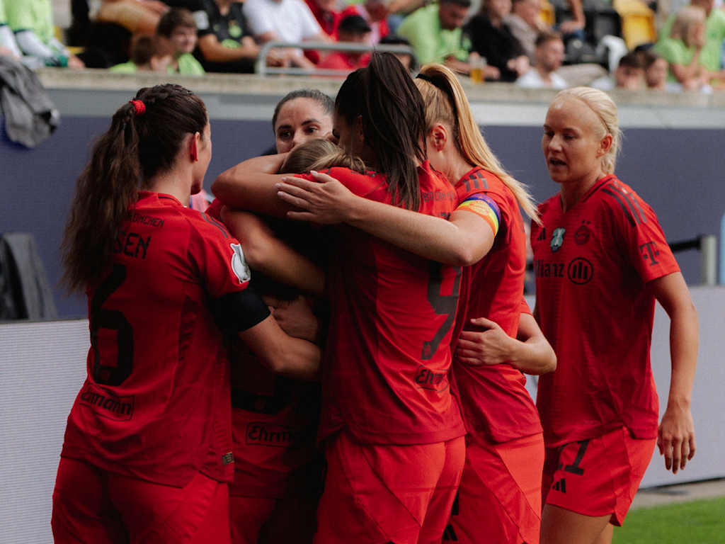 FC Bayern congratulates Women on winning Supercup