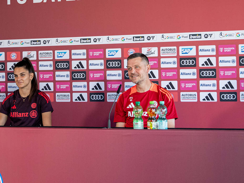 Pressetalk der FC Bayern Frauen vor dem Spiel in Potsdam