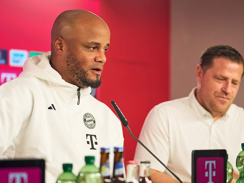Vincent Kompany habla en la rueda de prensa del FC Bayern
