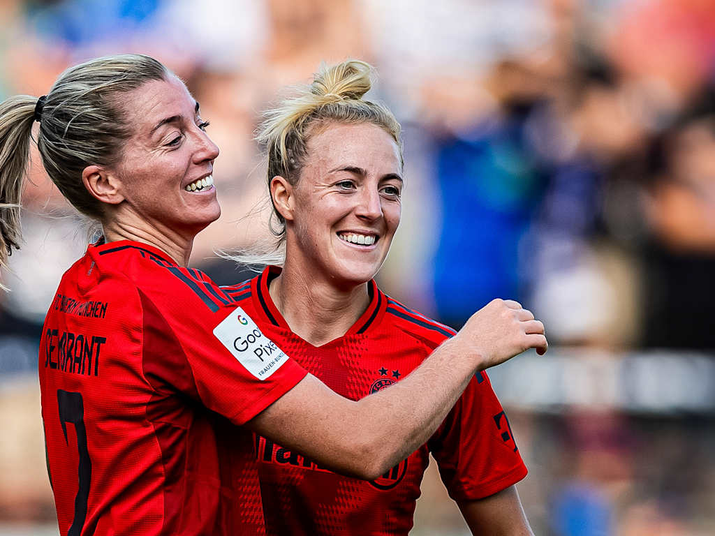 Linda Sembrant, Carolin Simon, FC Bayern Women, celebration, Turbine Potsdam