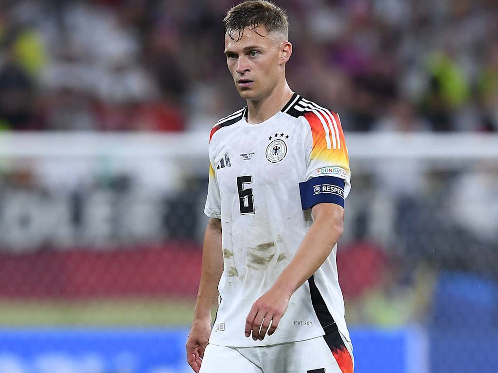 Joshua Kimmich luce el brazalete de capitán de la selección alemana