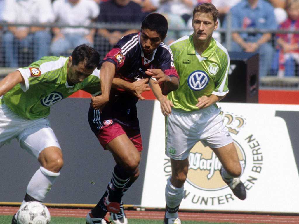 FC Bayern-Profi Giovane Elber im Spiel gegen den VfL Wolfsburg 1997
