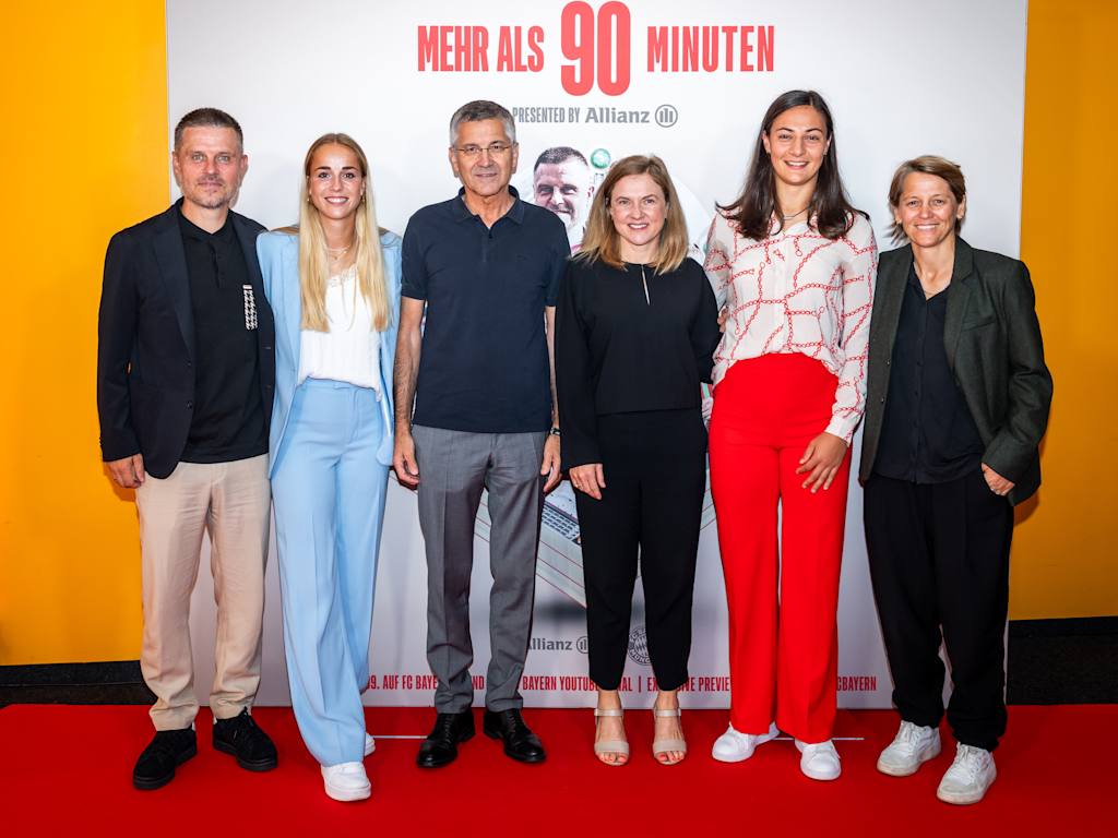 FC Bayern Frauen bei der Premiere der Dokumentation „Mehr als 90 Minuten presented by Allianz“