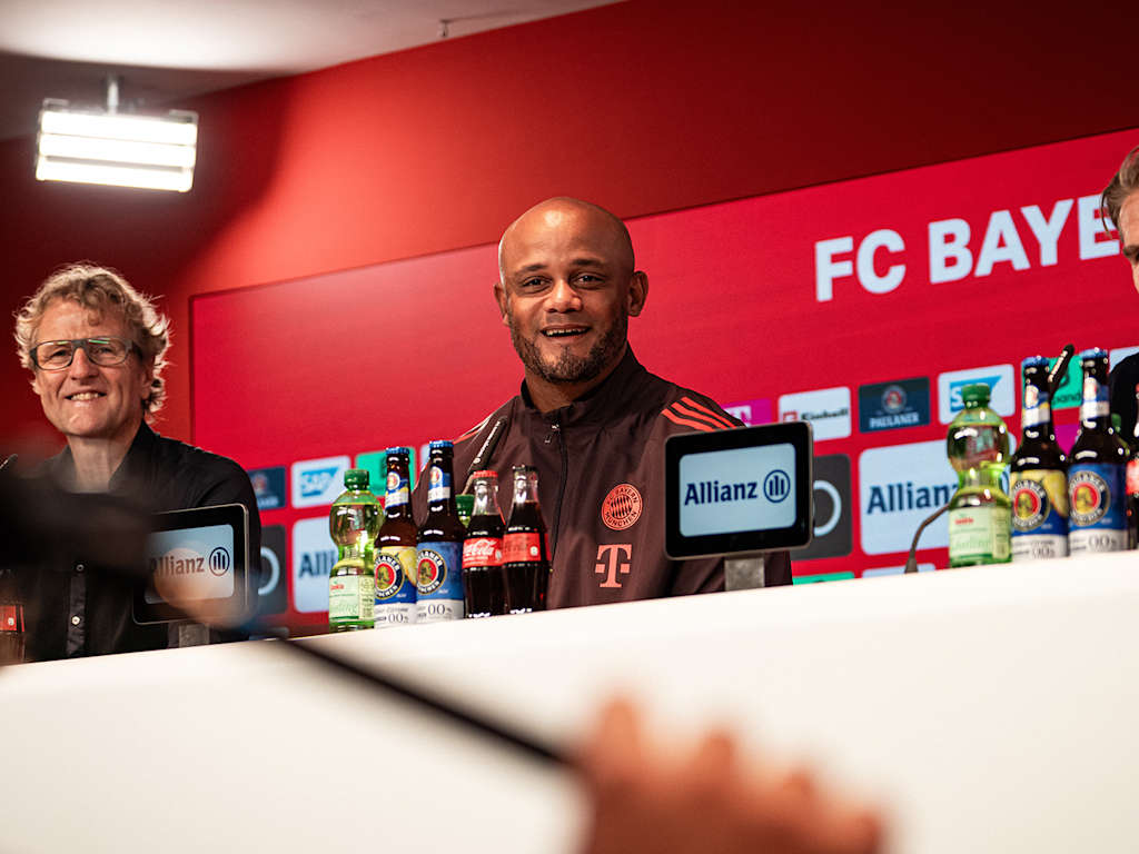 Vincent Kompany en la rueda de prensa del FC Bayern.