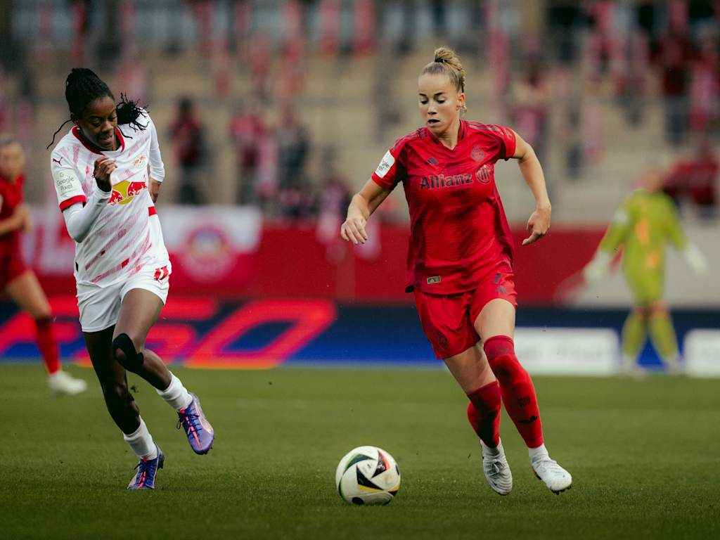 Giulia Gwinn for FC Bayern Women against RB Leipzig
