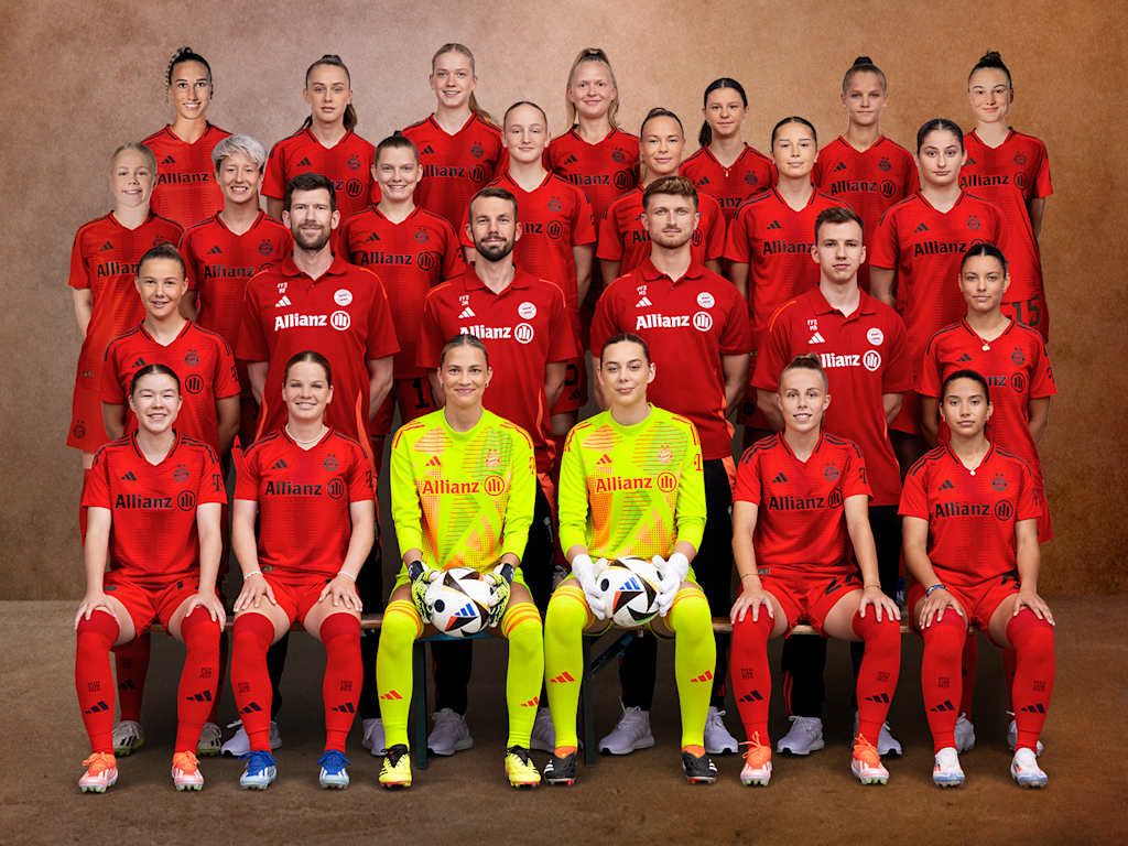 240920-fcbfrauen-2-teamfoto-fcb
